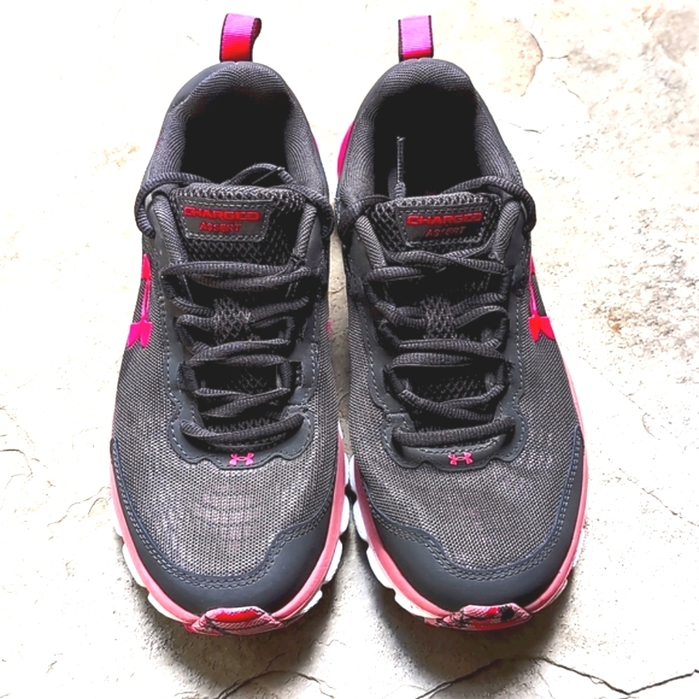 Under Armour Charged Assert 9 Running shoes women's size 8